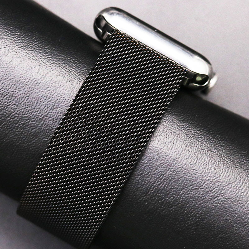 ミラネーゼループストラップ Apple Watch バンドウ - Milanese Loop Magnetic のレビューと価格